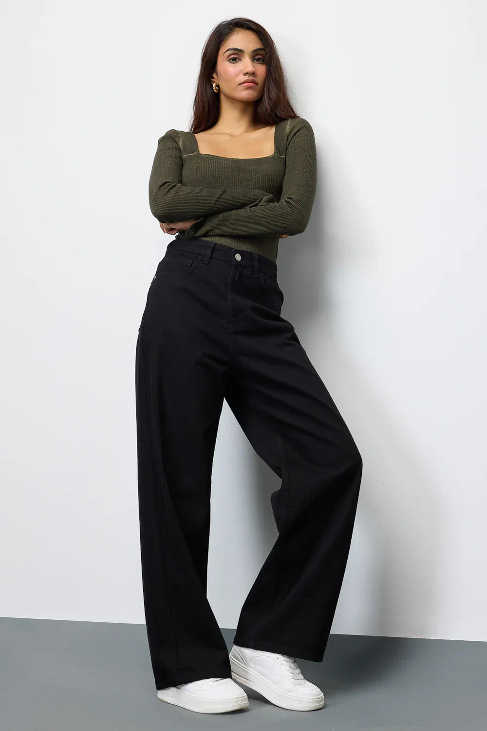 Women's Onyx Cropped Wide Jeans Stylish Casual Denim with Relaxed Fit and Modern Ankle Length Design