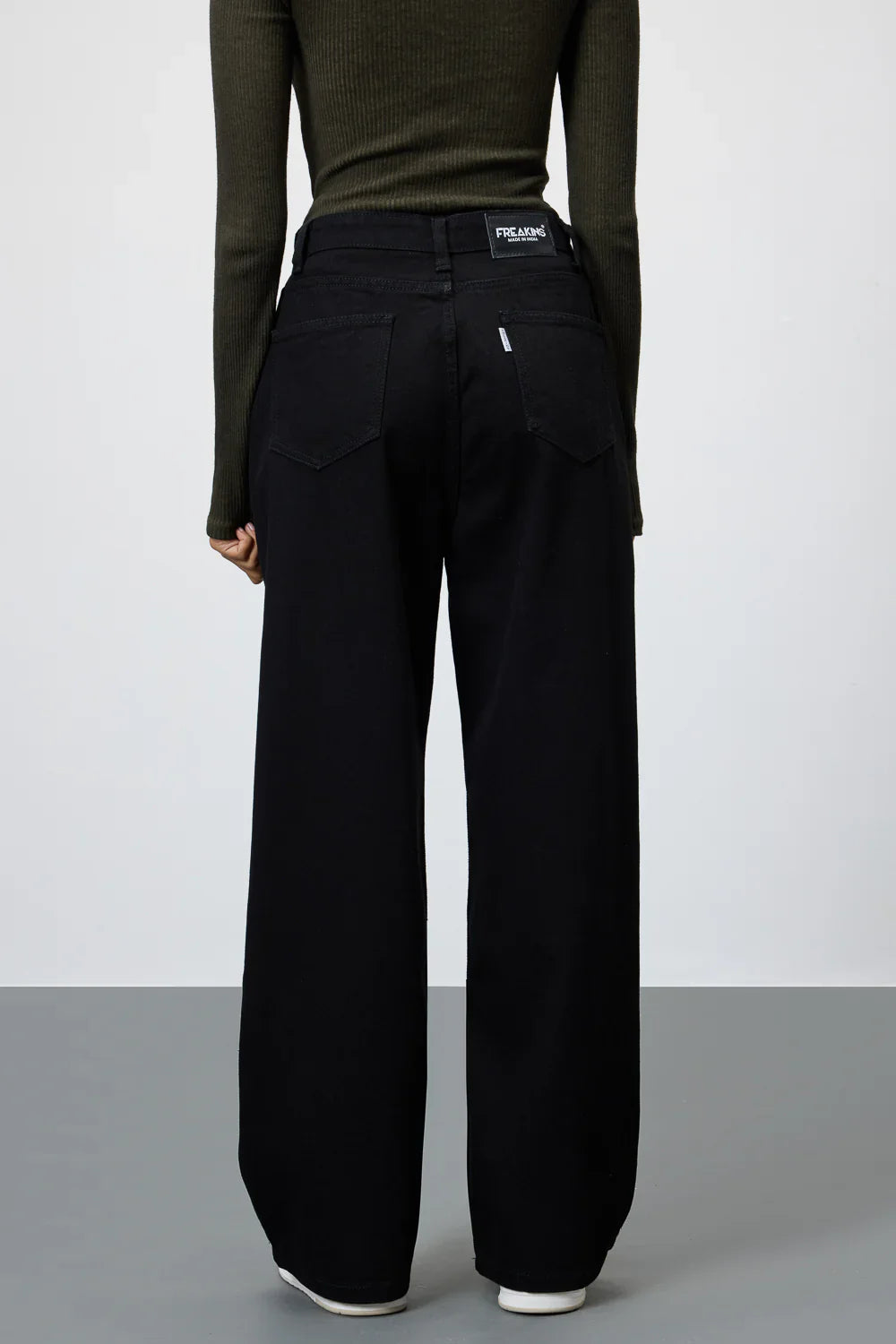 Women's Onyx Cropped Wide Jeans Stylish Casual Denim with Relaxed Fit and Modern Ankle Length Design