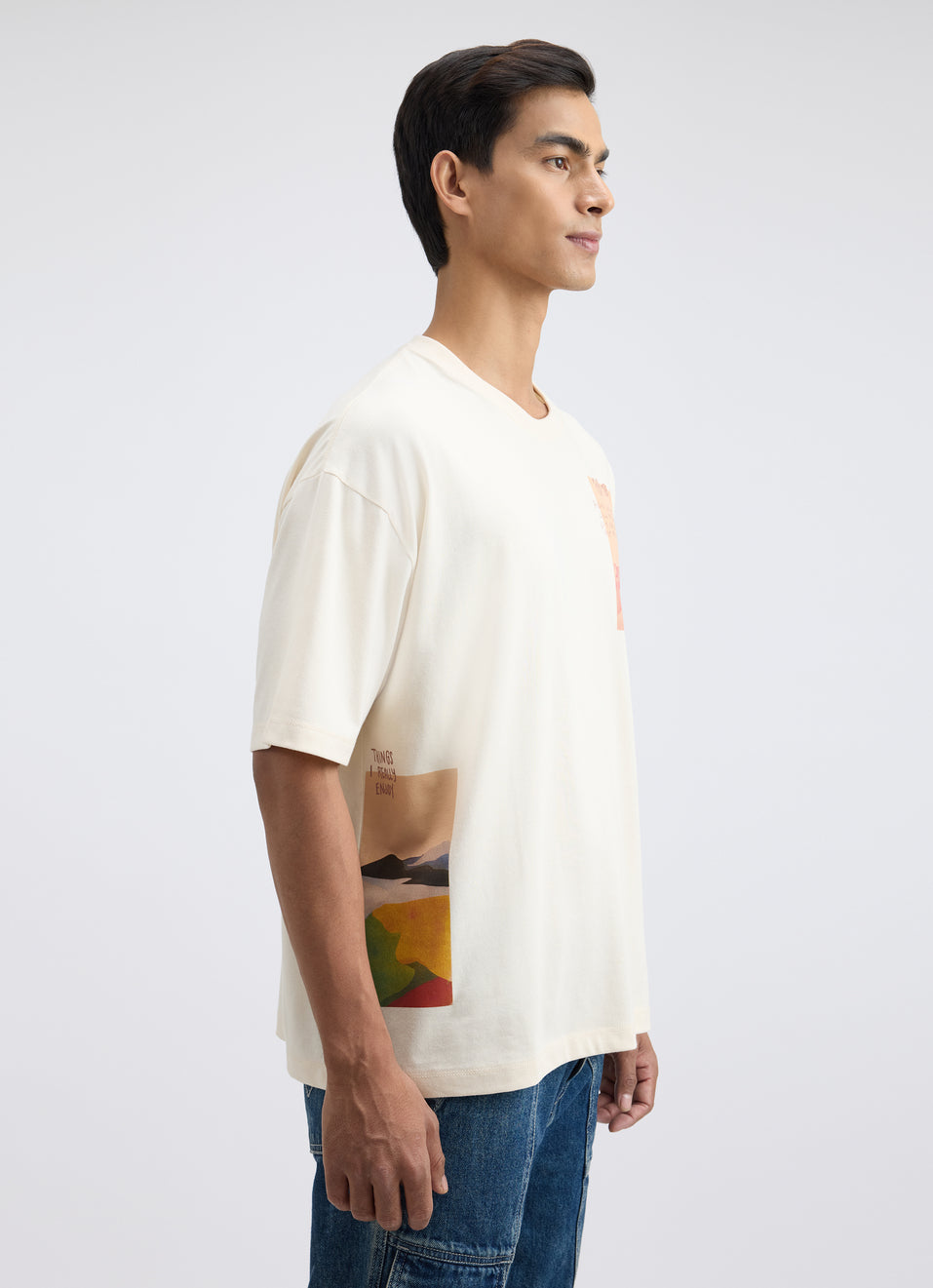 Relaxed Fit Men’s White Oversized T-Shirt with Printed Back Artwork