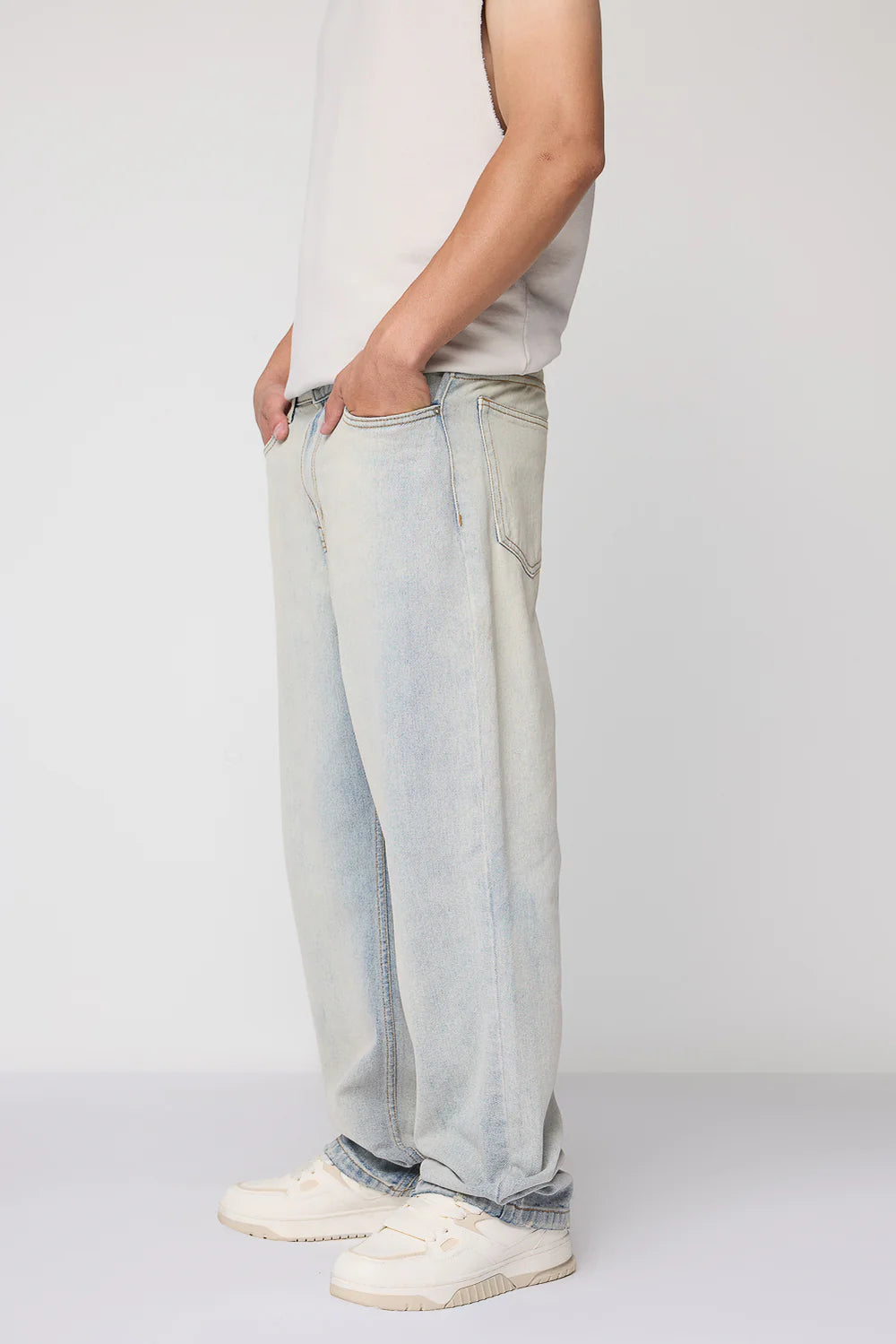 Trendy Blue Men’s Baggy Straight Jeans Relaxed Fit Modern Denim for Casual Looks