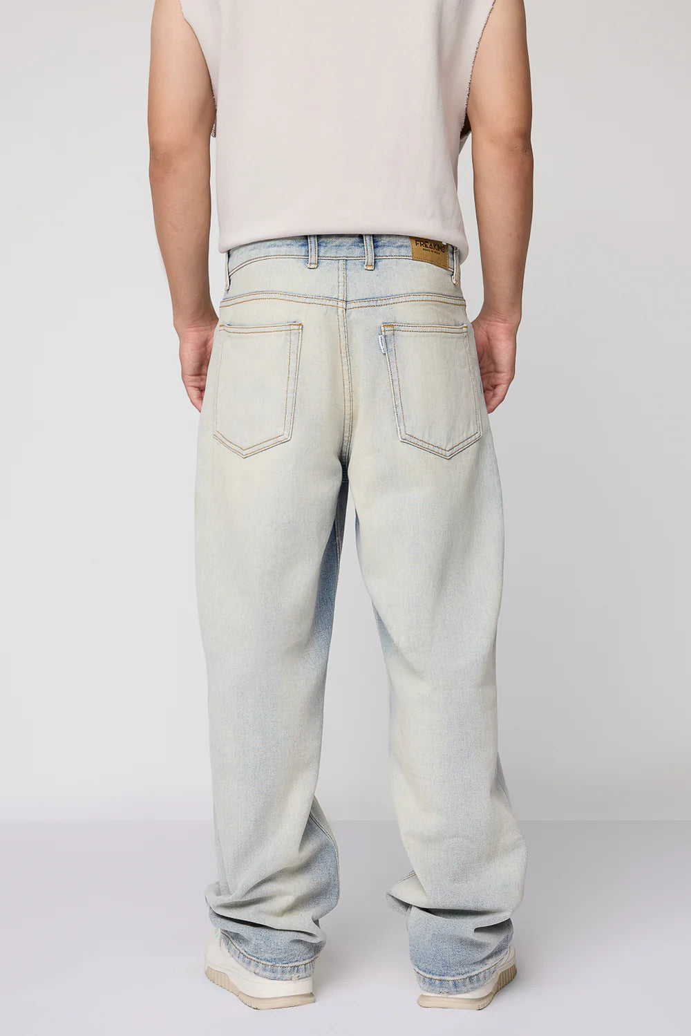Trendy Blue Men’s Baggy Straight Jeans Relaxed Fit Modern Denim for Casual Looks