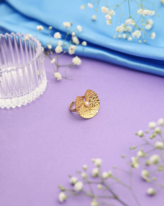 Stylish Lotus Leaf Pendant Necklace Paired with Delicate Ring