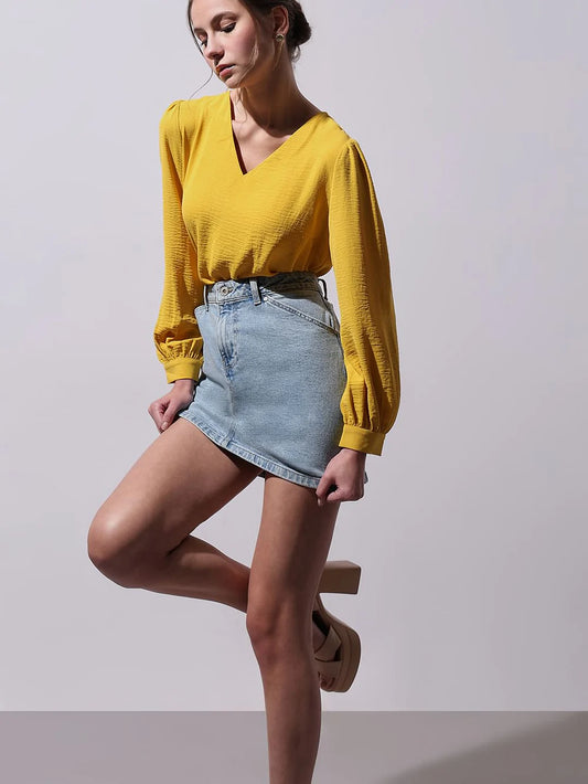 Contemporary Women’s Yellow V-Neck Top with Minimalist Style and Elegant Appeal