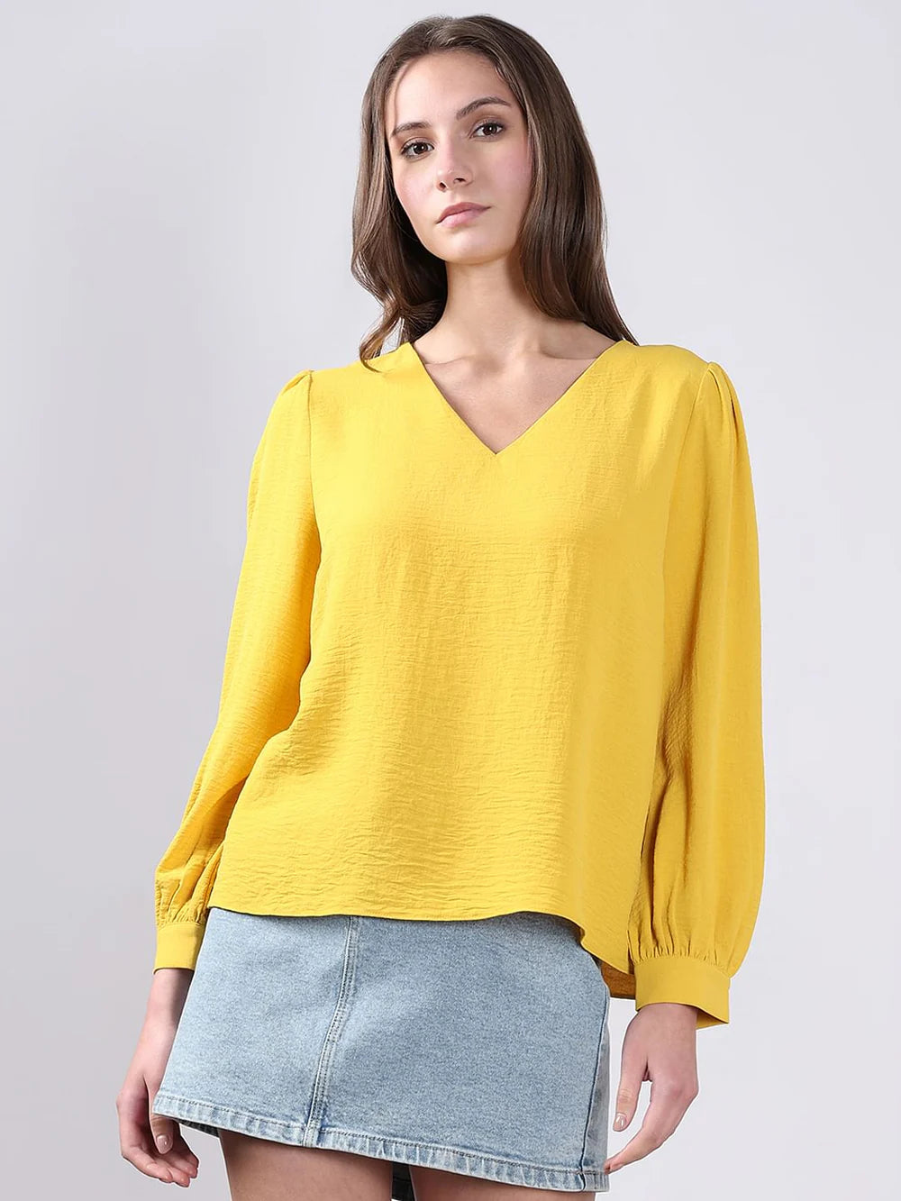 Contemporary Women’s Yellow V-Neck Top with Minimalist Style and Elegant Appeal