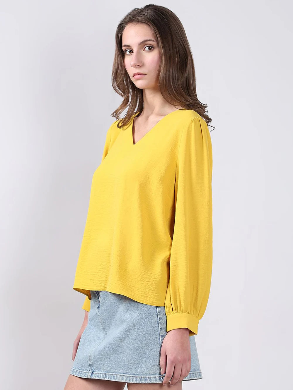 Contemporary Women’s Yellow V-Neck Top with Minimalist Style and Elegant Appeal