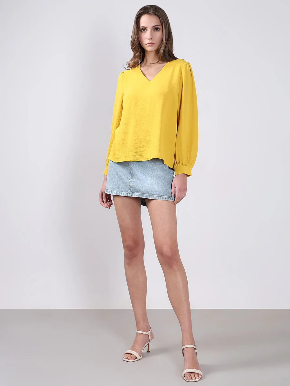 Contemporary Women’s Yellow V-Neck Top with Minimalist Style and Elegant Appeal