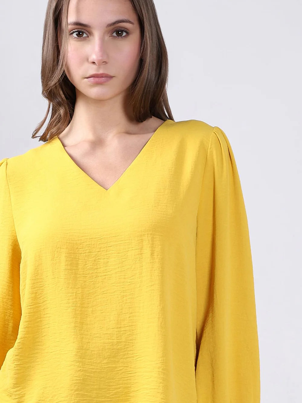 Contemporary Women’s Yellow V-Neck Top with Minimalist Style and Elegant Appeal