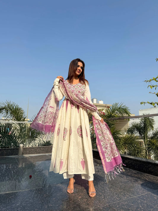 Comfortable Adeeba Ensemble for Women for Weddings and Gatherings