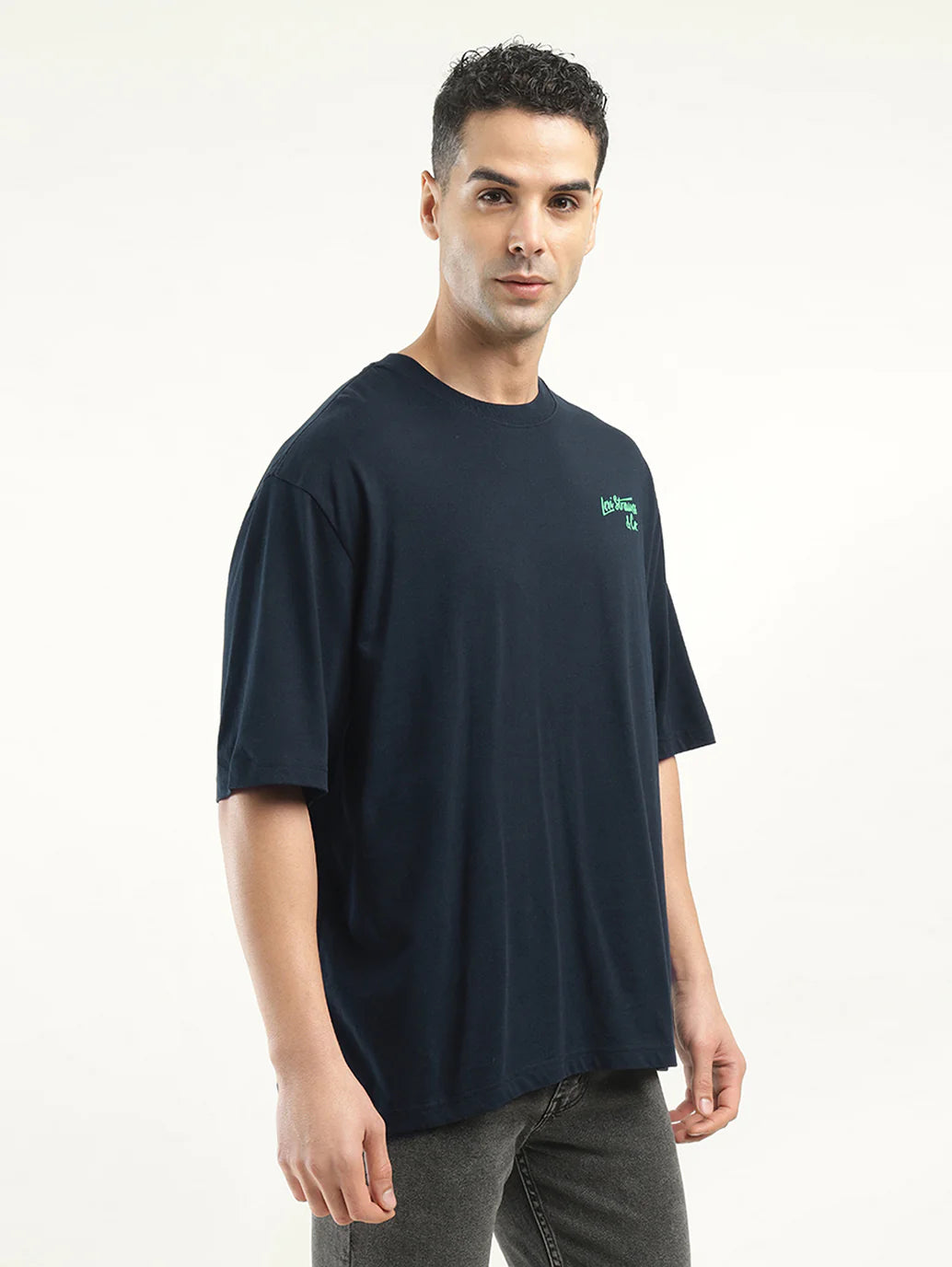 Mens Loose Fit Graphic Print T Shirt Perfect for Weekend and Casual Outfits