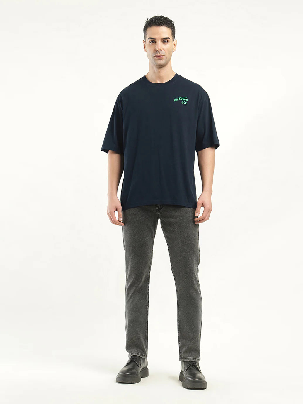 Mens Loose Fit Graphic Print T Shirt Perfect for Weekend and Casual Outfits