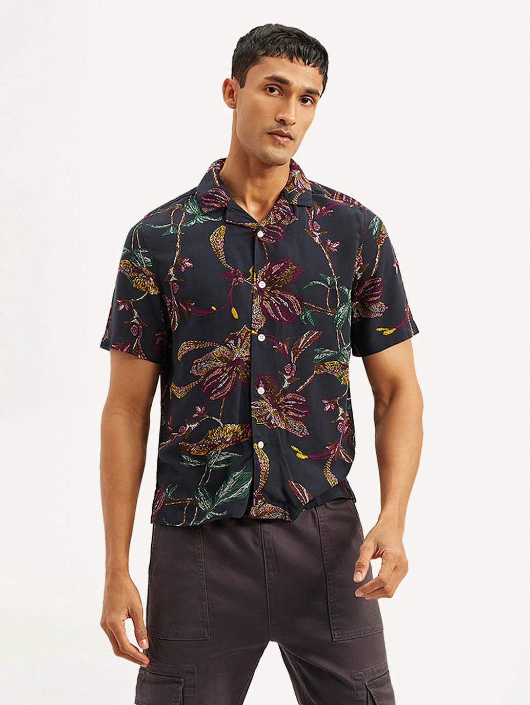 Chic Men’s Resort Collar Floral Camp Shirt in Relaxed Fit – Stylish Casual Wardrobe Essential for Vacations and Festive Occasions