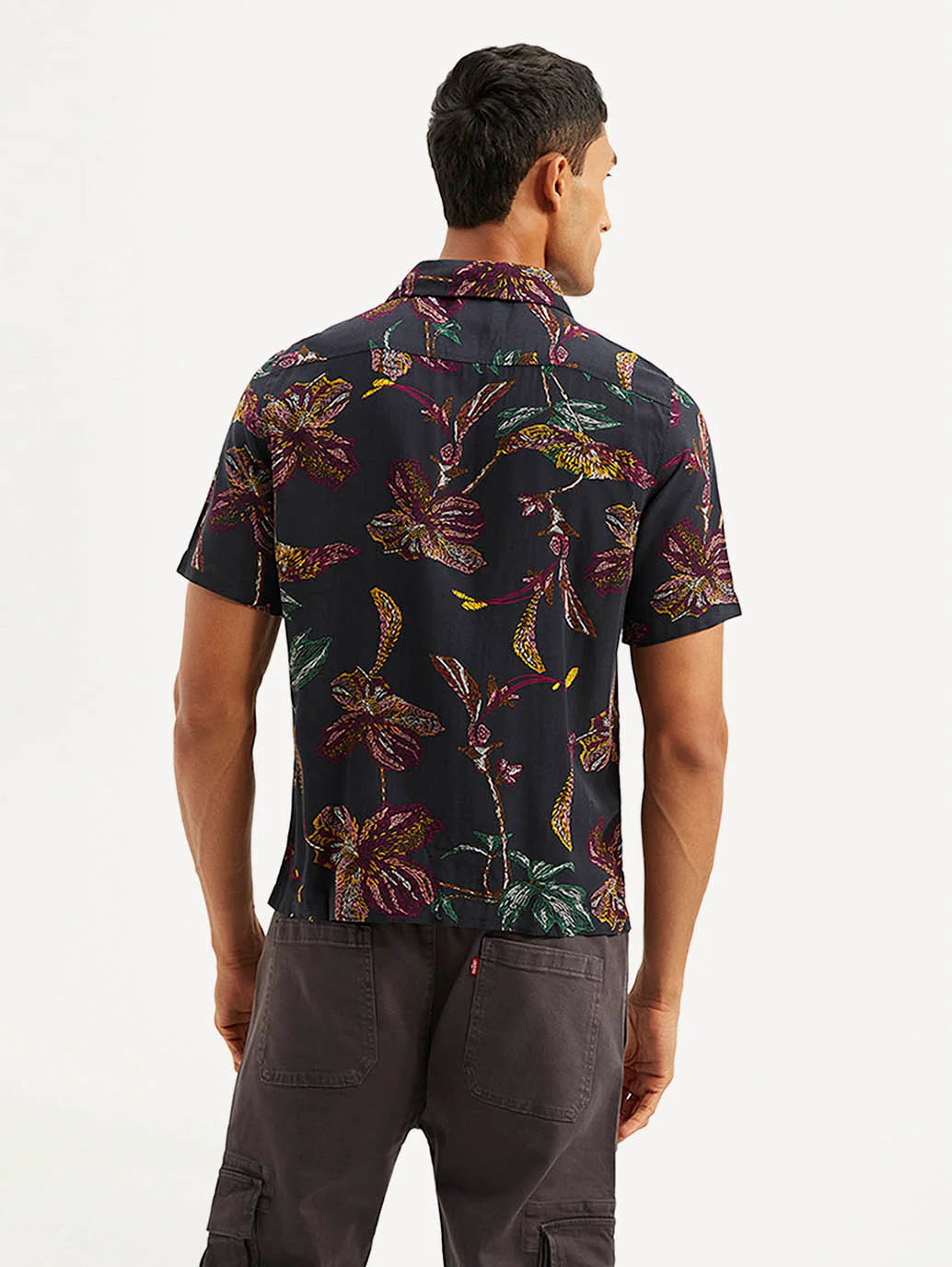 Chic Men’s Resort Collar Floral Camp Shirt in Relaxed Fit – Stylish Casual Wardrobe Essential for Vacations and Festive Occasions