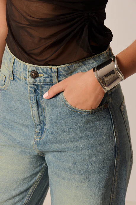 Womens Barrel Fit High Rise Jeans in Blue Tinted Wash with Comfortable Modern Style