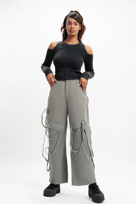 Relaxed-Fit Grey Pocketed Cargo Pants – Durable, Functional, and Fashionable