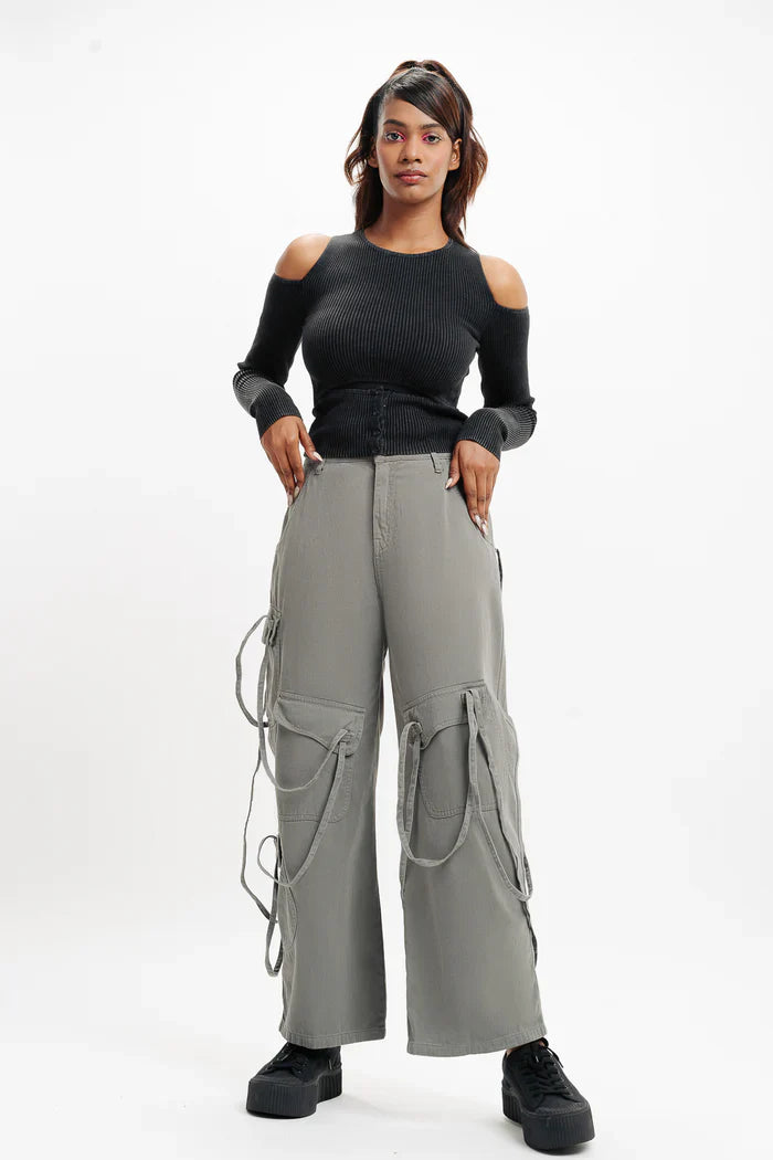 Grey Cargo Pants with Multiple Pockets for Casual and Outdoor Wear