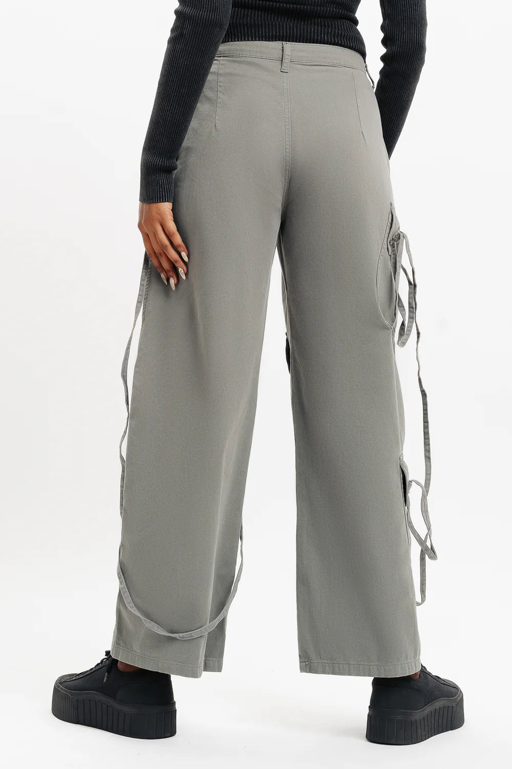 Relaxed-Fit Grey Pocketed Cargo Pants – Durable, Functional, and Fashionable