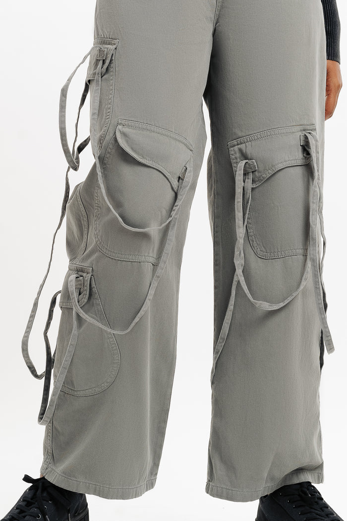 Grey Cargo Pants with Multiple Pockets for Casual and Outdoor Wear