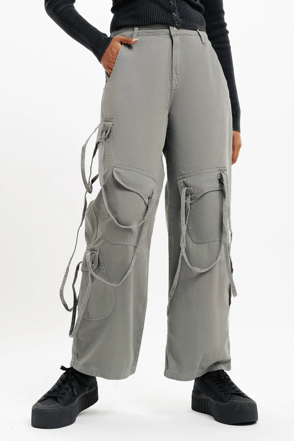 Relaxed-Fit Grey Pocketed Cargo Pants – Durable, Functional, and Fashionable