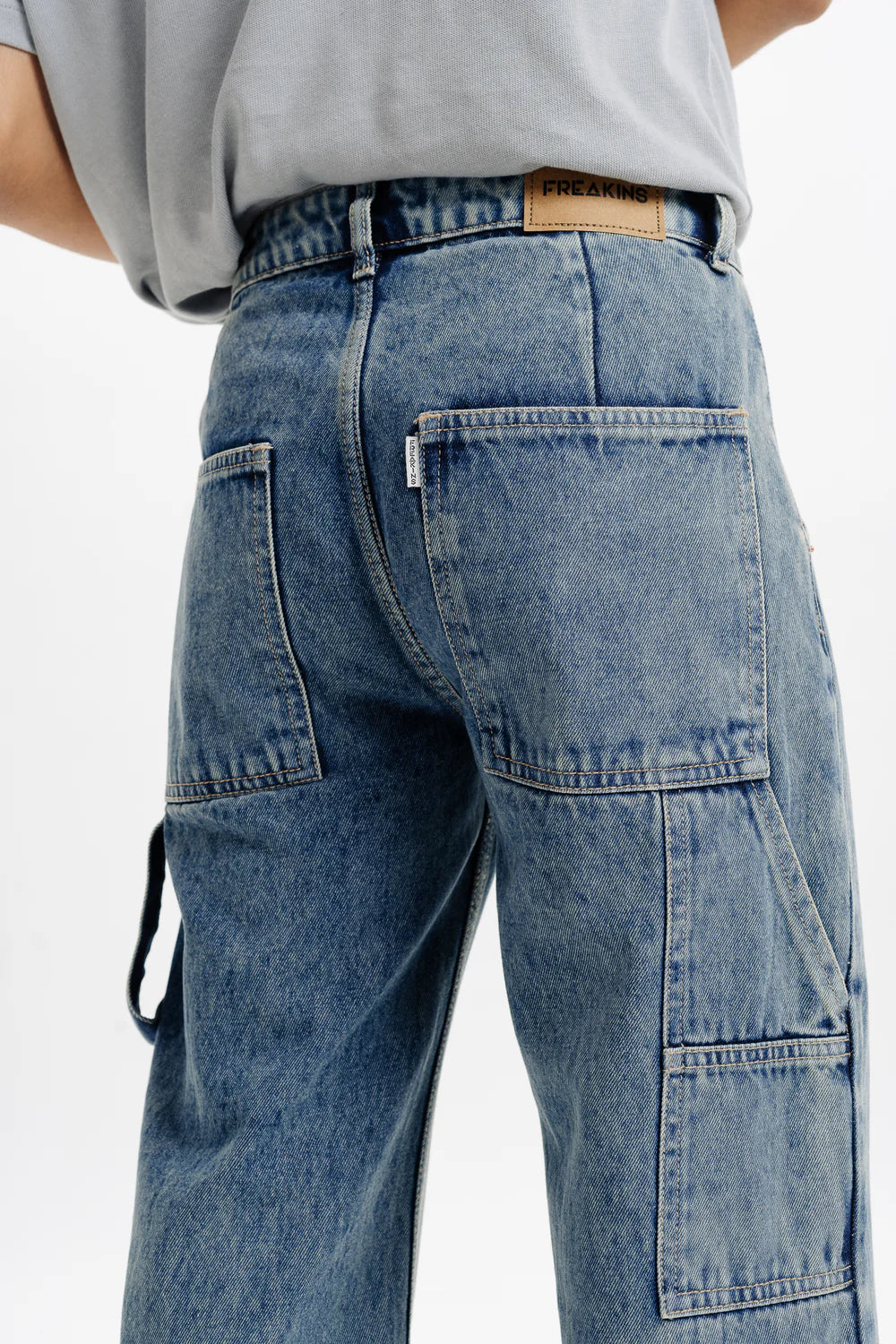 Blue Men’s Straight Fit Jeans Modern Casual Denim for Effortless Outfits