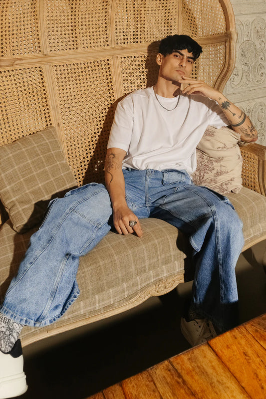 Stylish Blue Patch and Seam Men’s Wide Cargo Jeans Modern Oversized Streetwear Denim