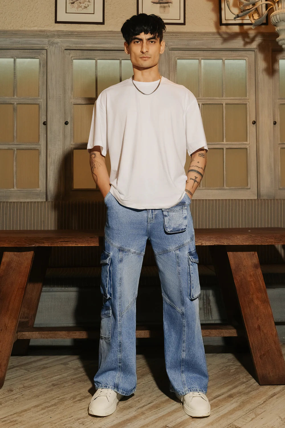 Stylish Blue Patch and Seam Men’s Wide Cargo Jeans Modern Oversized Streetwear Denim
