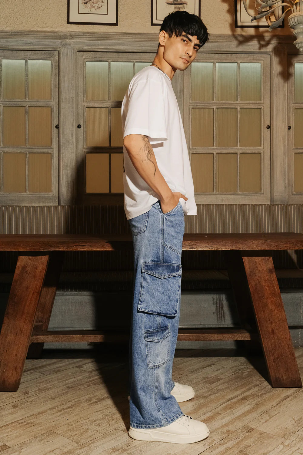 Stylish Blue Patch and Seam Men’s Wide Cargo Jeans Modern Oversized Streetwear Denim