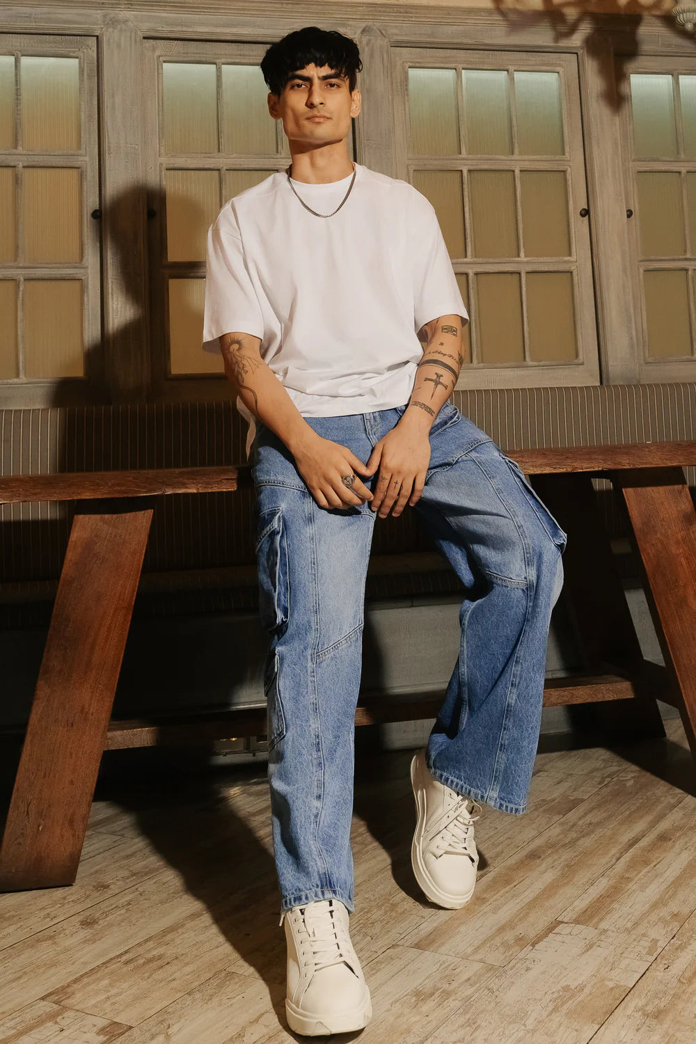 Stylish Blue Patch and Seam Men’s Wide Cargo Jeans Modern Oversized Streetwear Denim
