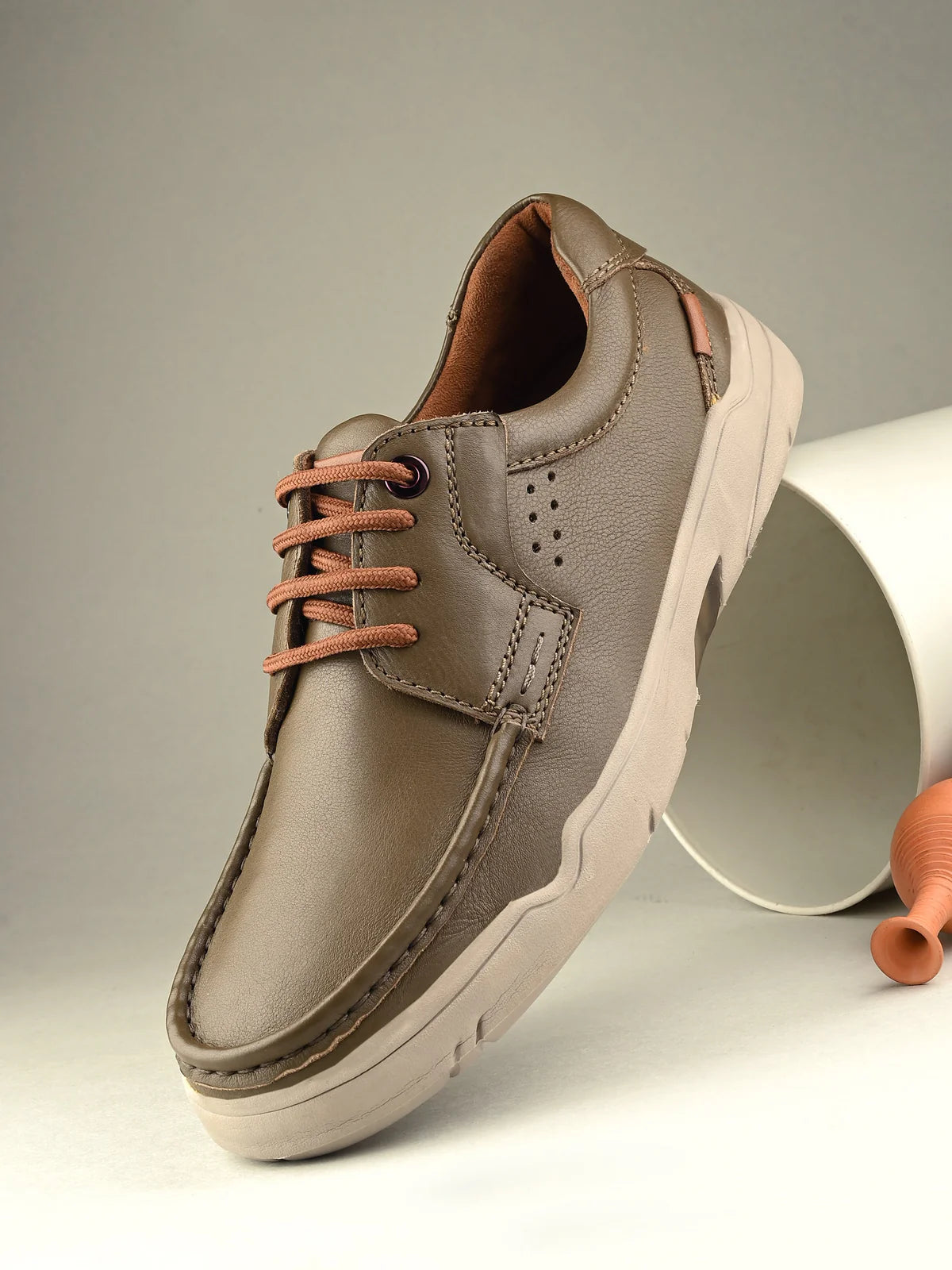 Fashionable Lace-Up Sneakers for Men with Contemporary Design