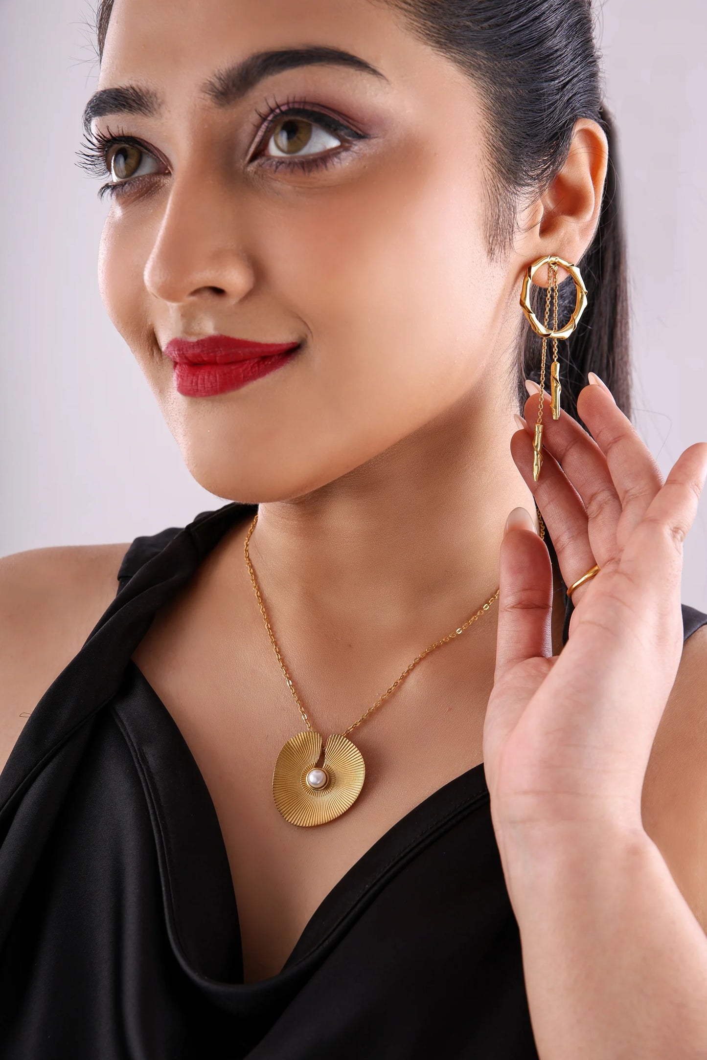 Stylish Lotus Leaf Pendant Necklace Paired with Delicate Ring