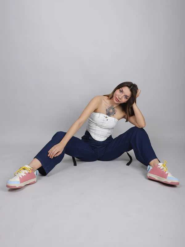 Classic Blue Denim Jeans Featuring Spacious Side Pockets for Casual Wear