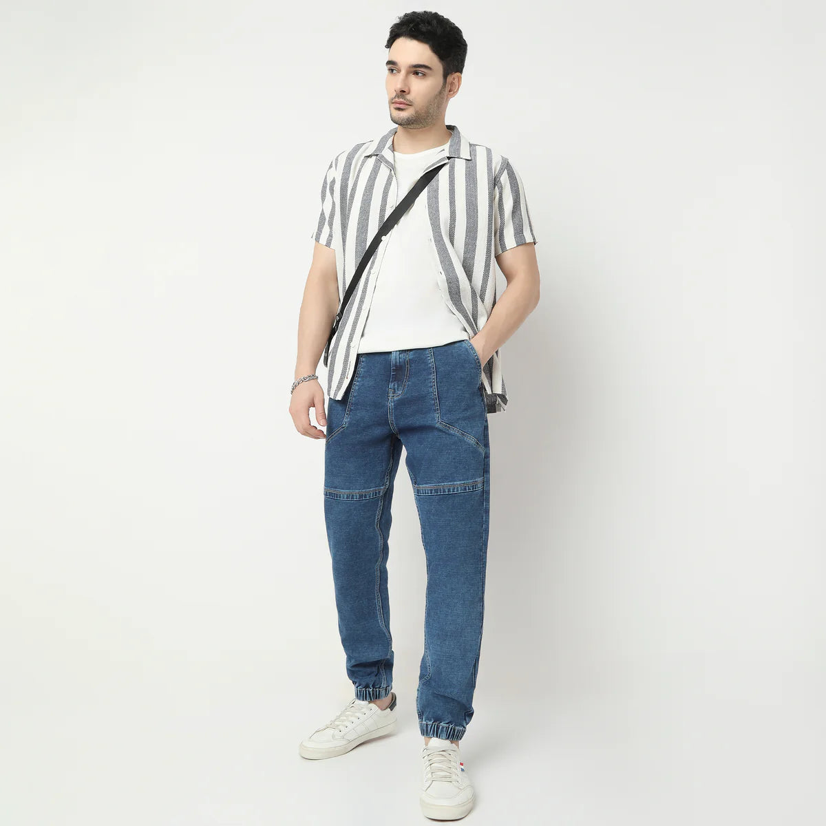 Men’s Solid Color Jogger Fit Jeans with Relaxed Casual Look