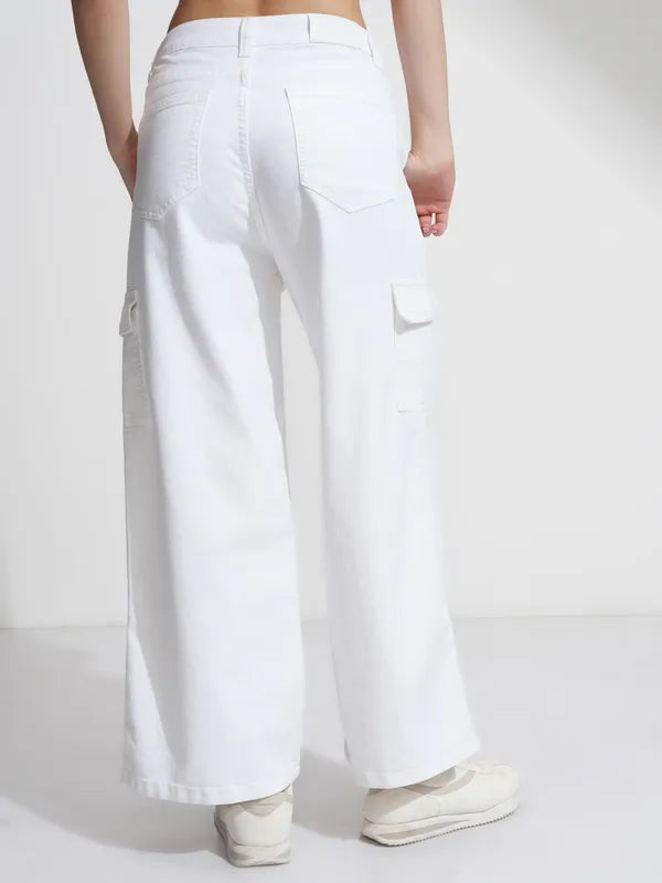 Women White Wide Leg Jeans with Modern Fit and Elegant Casual Appeal