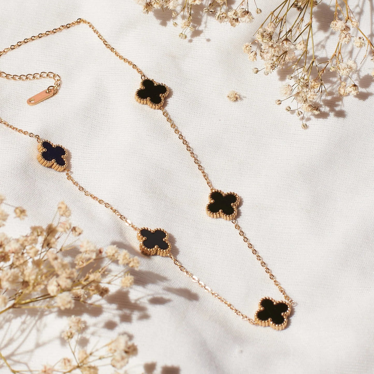 Fashionable Charm of the Night Pendant Necklace for Modern Style