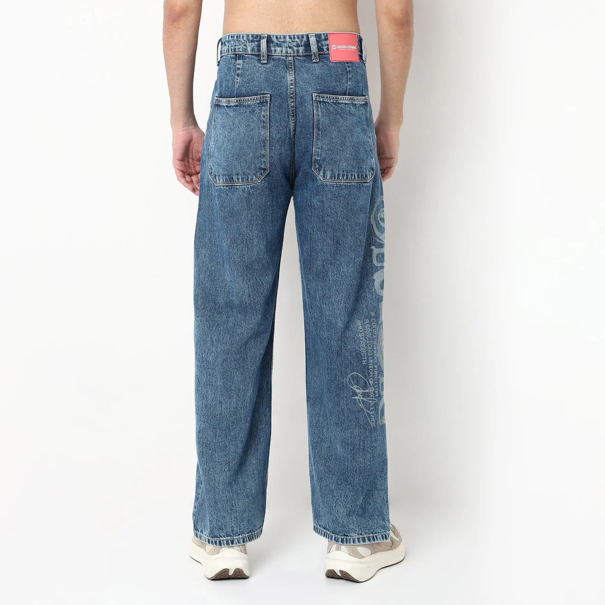 Everyday Casual Anti-Fit Denim Jeans for Men with Modern Cut