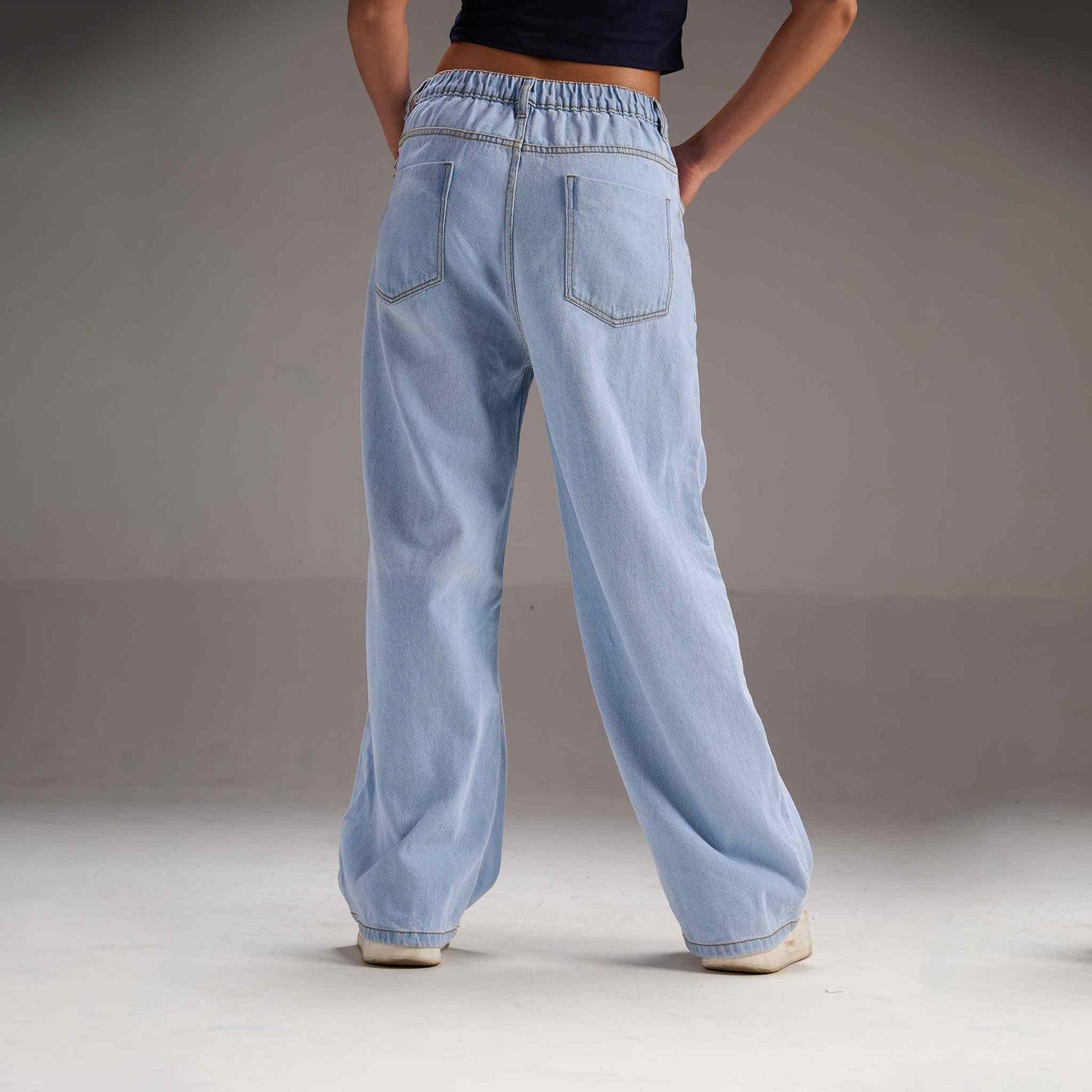 Baggy Style Wide Leg Denim Jeans with Loose Fit and Versatile Design