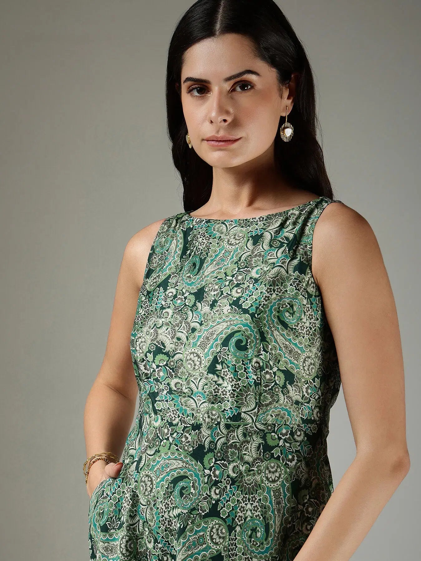 Modern Green Paisley Dress for Casual, Office, and Festive Occasions