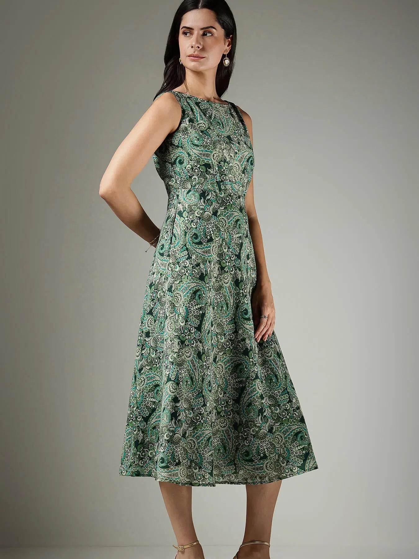 Modern Green Paisley Dress for Casual, Office, and Festive Occasions