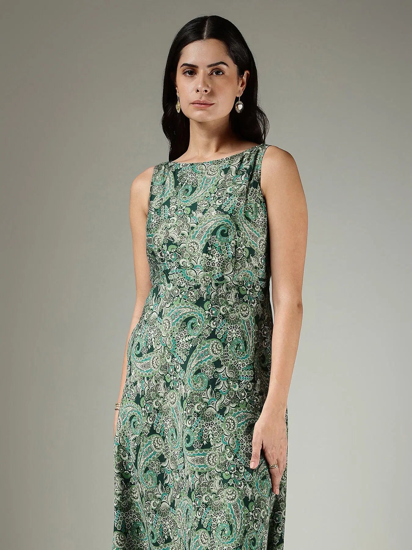 Modern Green Paisley Dress for Casual, Office, and Festive Occasions